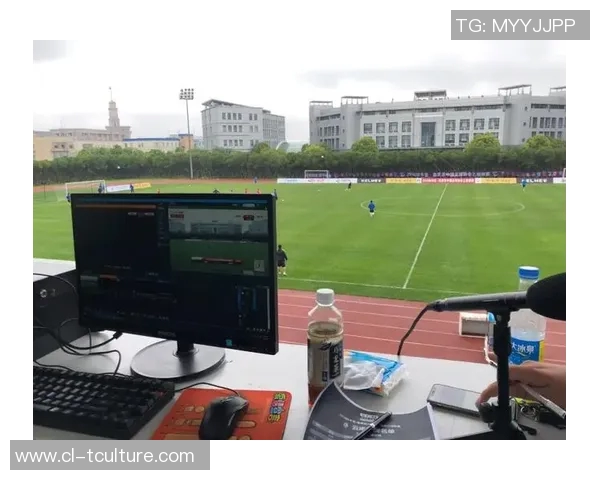 詹俊与张璐携手直播解说足球比赛的热门平台揭秘